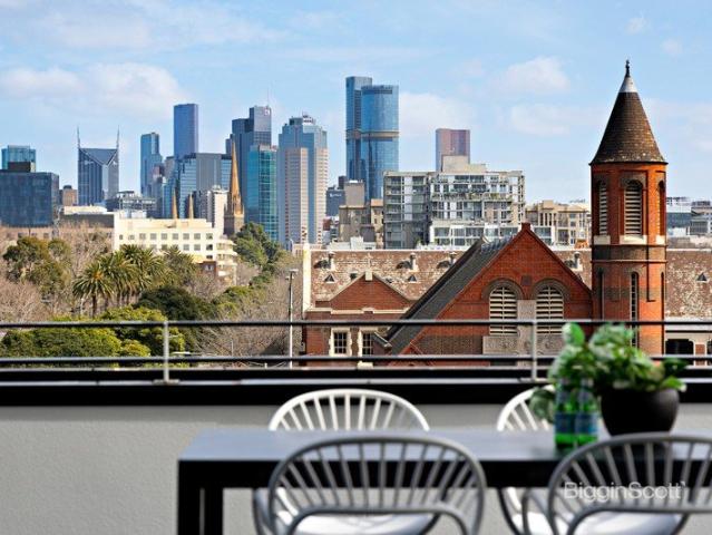 SPECTACULAR SUNSETS, HUGE TERRACE & UNFORGETTABLE CITY VIEWS