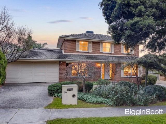 SPECTACULARLY SPACIOUS AND FAMILY FRIENDLY IN GWSC ZONE!