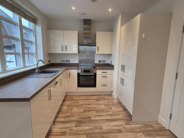 Speedwell House, High Street, Whitton TW2, 1 bed flat to rent, £1,395 pcm | PrimeLocation