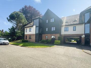Speen, Newbury RG14, 2 bed flat to rent, £1,400 pcm | PrimeLocation