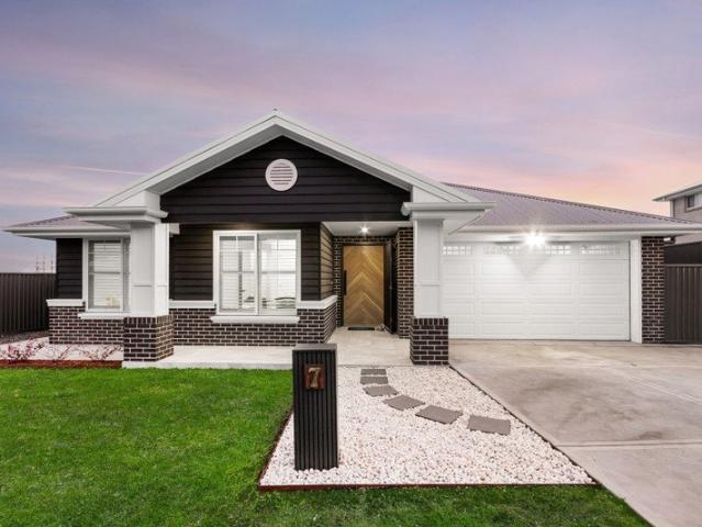 Speers Point Stunner Designed for Easy Living
