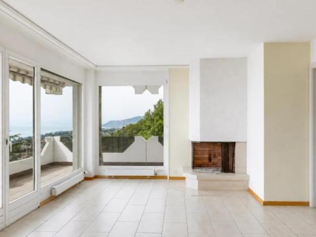 Spektakuläre Aussicht auf den Genfersee helle 3.5 Zimmer Wohnung