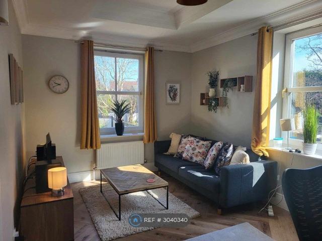 Spen Lane, Leeds LS16, 2 bed flat to rent, £950 pcm | PrimeLocation