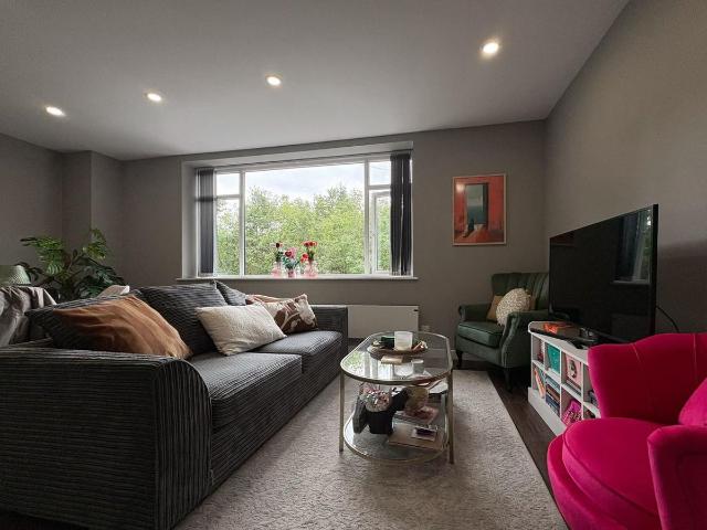 Spen Lane, West Park, Leeds LS16, 2 bed flat to rent, £995 pcm | PrimeLocation