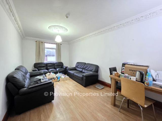 Spenceley Street, Woodhouse, Leeds LS2, 6 bed flat to rent, £2,210 pcm | PrimeLocation