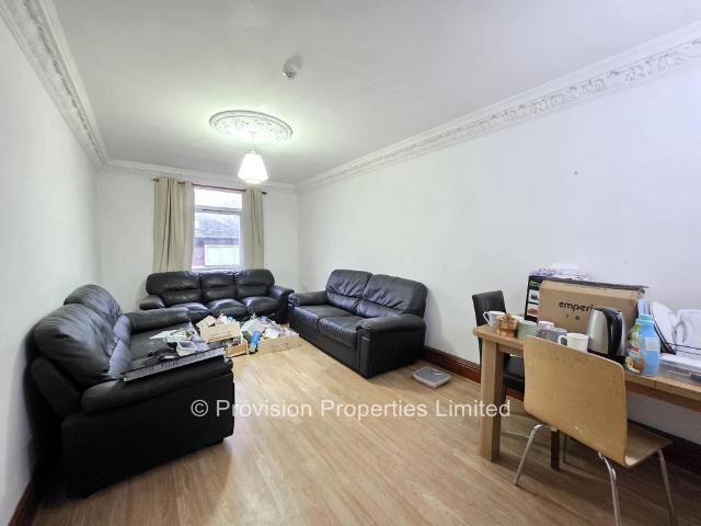 Spenceley Street, Woodhouse LS2 6 bed flat to rent £2,210 pcm £510 pw
