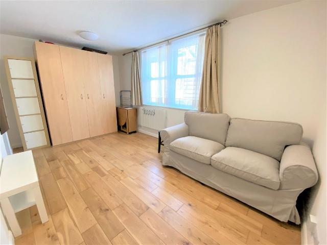 Spencer Mews, Hammersmith, London W6, Studio to rent, £1,600 pcm | PrimeLocation
