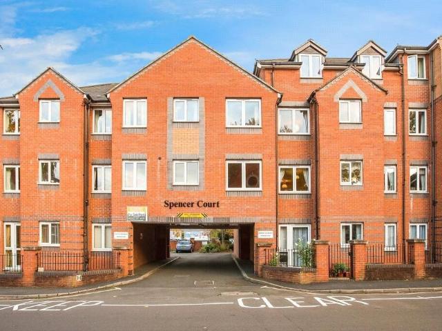 Spencer Court, Banbury OX16, 2 bed flat to rent, £950 pcm | PrimeLocation