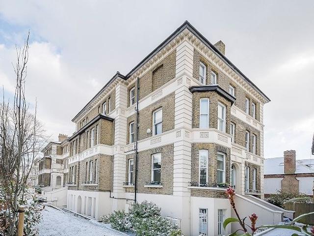 Spencer Court House, 49 North Side Wandsworth Commo SW18, 2 bed flat to rent, £3,250 pcm | PrimeLocation