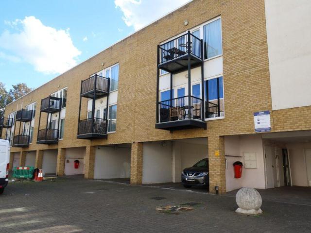 Spencer Court, Romulus Road. 2 bed flat to rent £1,275 pcm £294 pw