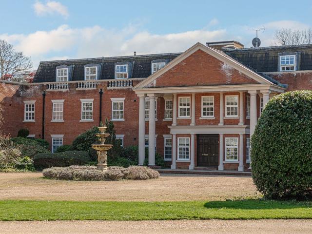 Spencer Park, Molesey Park Road KT8, 3 bed flat to rent, £2,700 pcm | PrimeLocation