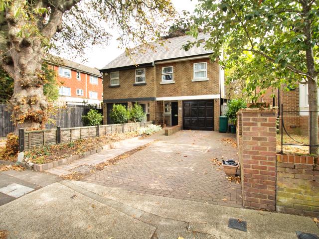 Spencer Road, Bromley Park, London, BR1 3WB, United Kingdom | 3 bed townhouse for rent #160328010 | Rentberry