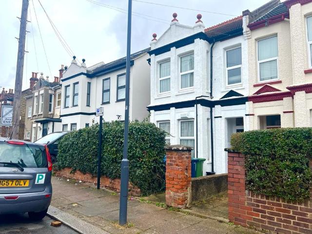 Spencer Road, Harrow HA3, 2 bed flat to rent, £1,650 pcm | PrimeLocation