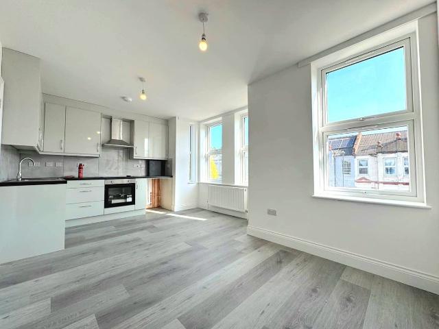 Spencer Road, Harrow HA3, 3 bed flat to rent, £1,950 pcm | PrimeLocation
