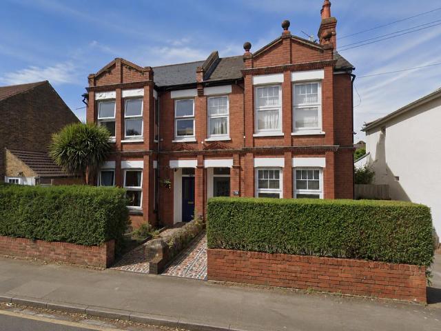 Spencer Road, Harrow 2 bed maisonette to rent £1,750 pcm £404 pw