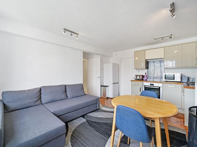 Spencer Road, London SW20, 2 bed flat to rent, £2,000 pcm | PrimeLocation