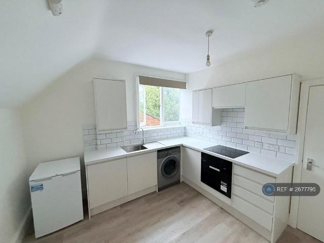 Spencer Road, London, W4 1 bed flat to rent £1,850 pcm £427 pw