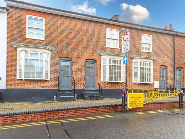 Spencer Street, St. Albans, AL3 2 bed terraced house to rent £2,100 pcm £485 pw
