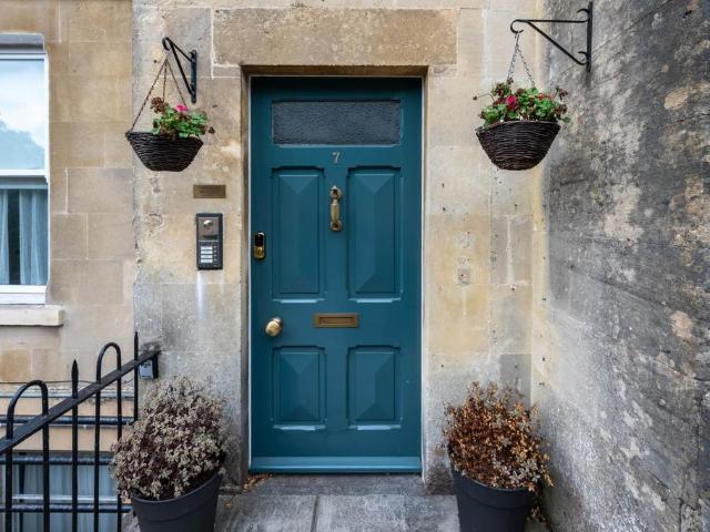 Spencer`s Belle Vue, Bath 2 bed apartment to rent £1,500 pcm £346 pw