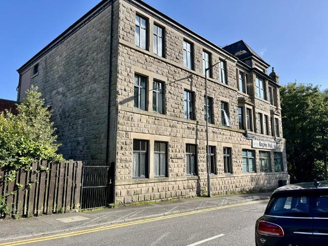 Spencers Wood, Bromley Cross, Bolton. 2 bed flat to rent £875 pcm £202 pw