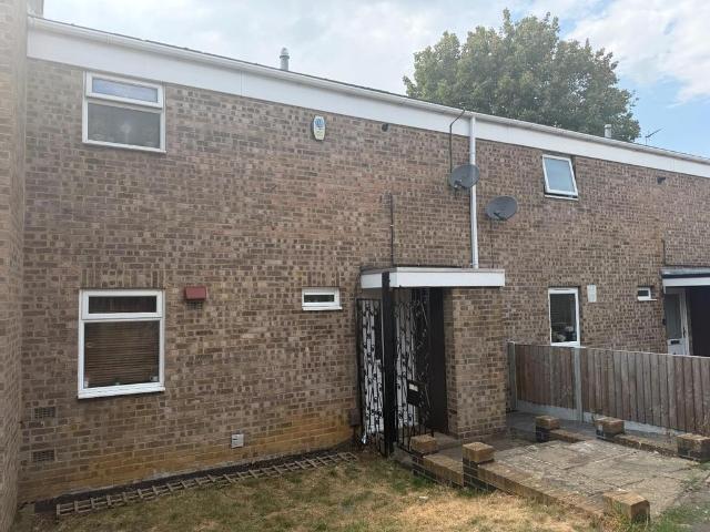 Spenfield Court, Lings, Northampton NN3 3 bed terraced house to rent £1,200 pcm £277 pw