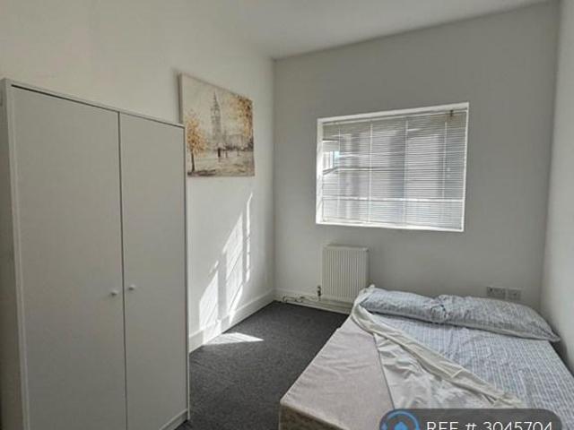 Spenser Road, Bedford, MK40 1 bed in a house share to rent £790 pcm £182 pw