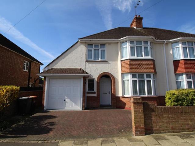 Spenser Road, Bedford, MK40 2BB 4 bed semi detached house to rent £1,695 pcm £391 pw