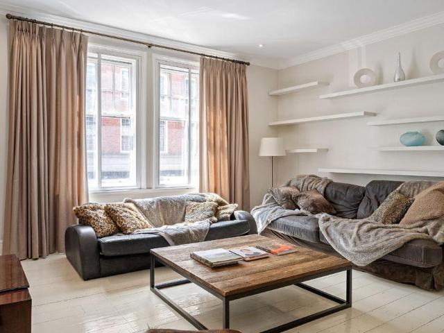 Spitalfields, London, E1 3 bed maisonette to rent £5,000 pcm £1,154 pw