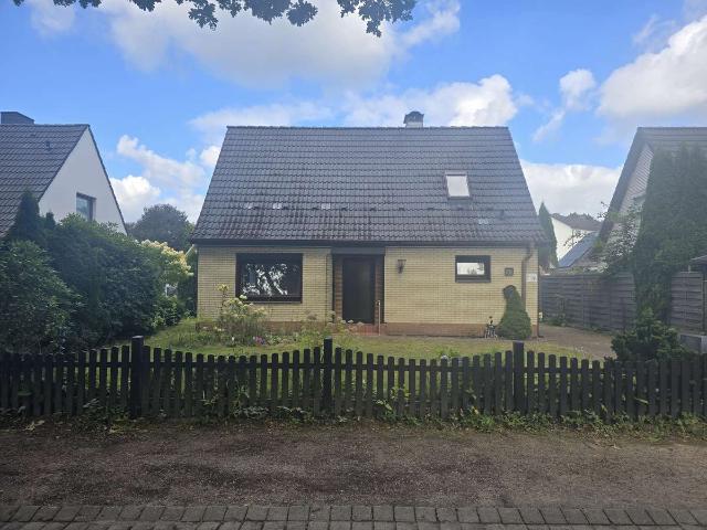 Spitzenlage in Ammersbek Hoisbüttel 563 m² West Grundstück mit massiven Wohnhaus.Gegen VB