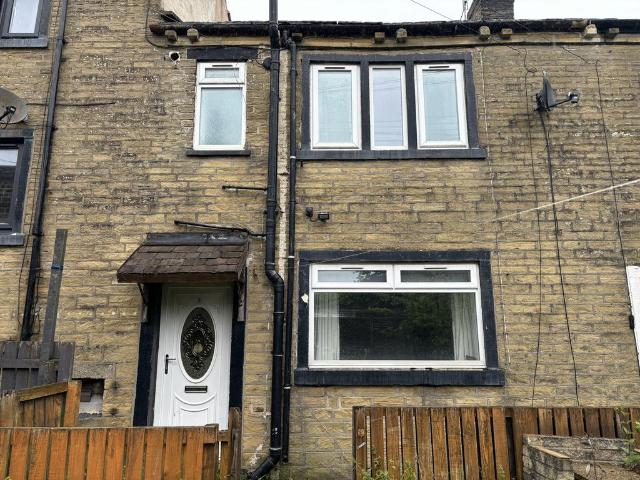 Spindle Street, Halifax HX2 2 bed terraced house to rent £650 pcm £150 pw