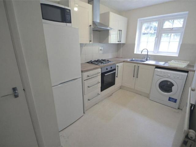 Spindlewood Gardens, Croydon, CR0 2 bed apartment to rent £1,650 pcm £381 pw