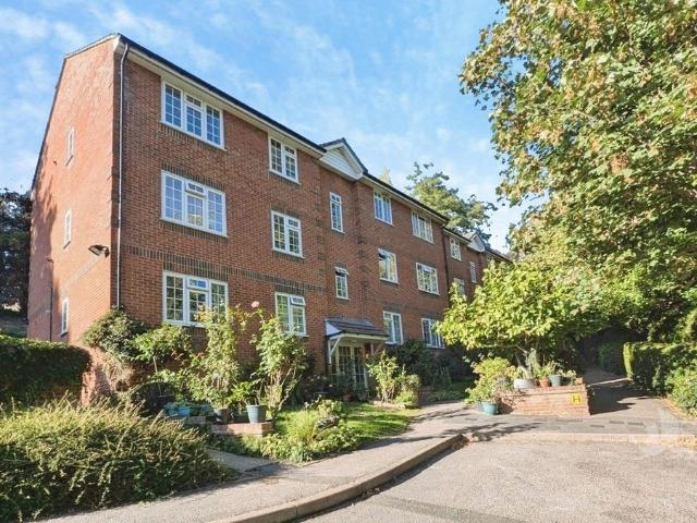 Spindlewood Gardens, Croydon CR0, 2 bed flat to rent, £1,600 pcm | PrimeLocation