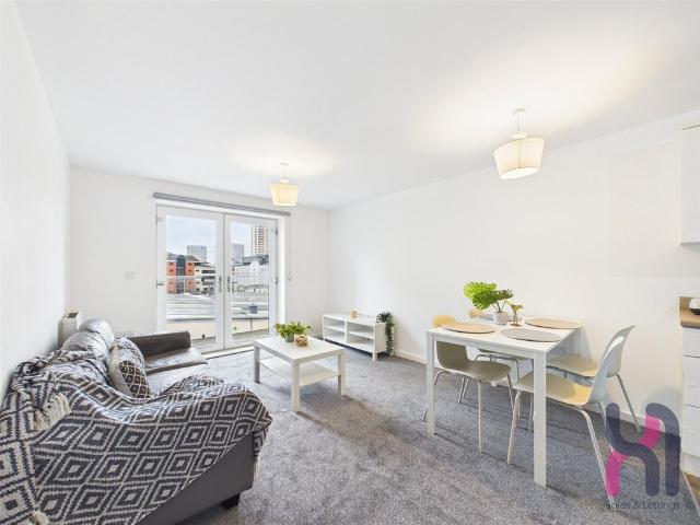 Spinner House, 1A Elmira Way. 2 bed flat to rent £1,225 pcm £283 pw