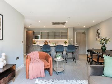 Spinners Yard, Spinners Lane, LS7 3 bed apartment to rent £2,140 pcm £494 pw