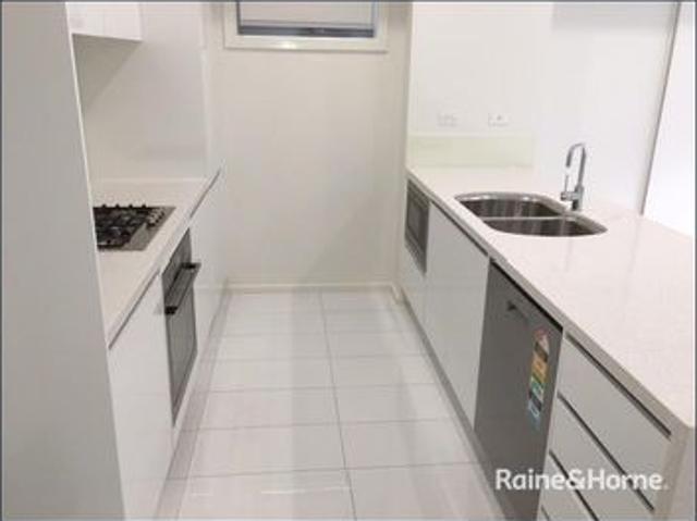 Splendid 3Br Townhouse in Williams Landing!