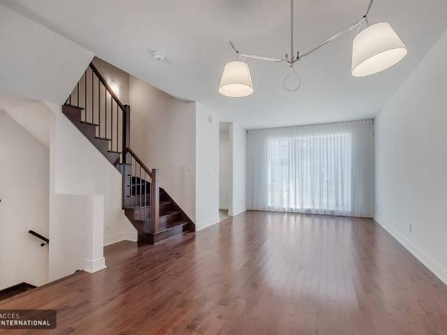 Splendid townhouse for rent in Pointe Claire | Accès International