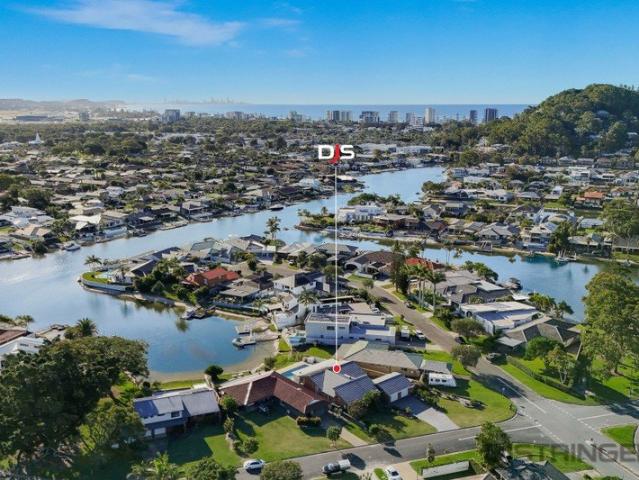SPLENDID WATERFRONT LIVING where memories are made'