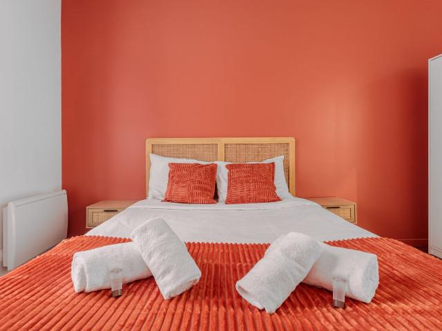 Splendid Apartment Paris 18th – 6 People, 2 Bedrooms, Paris Amsterdam Apartments for Rent
