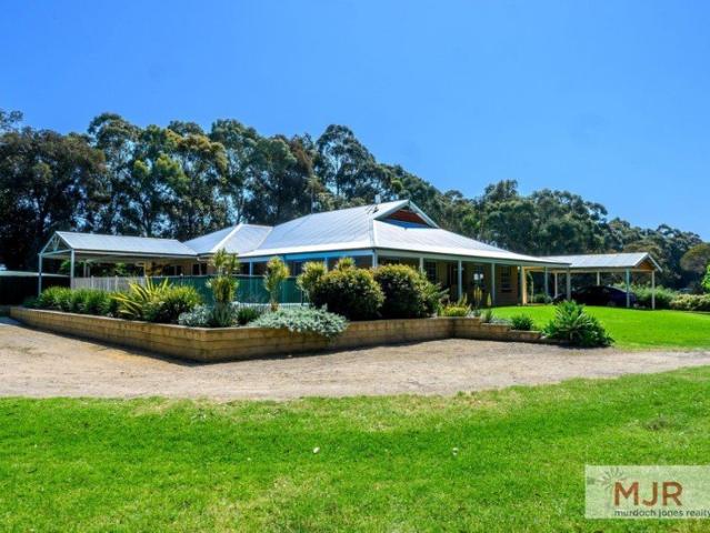 SPLENDID HORSE PROPERTY