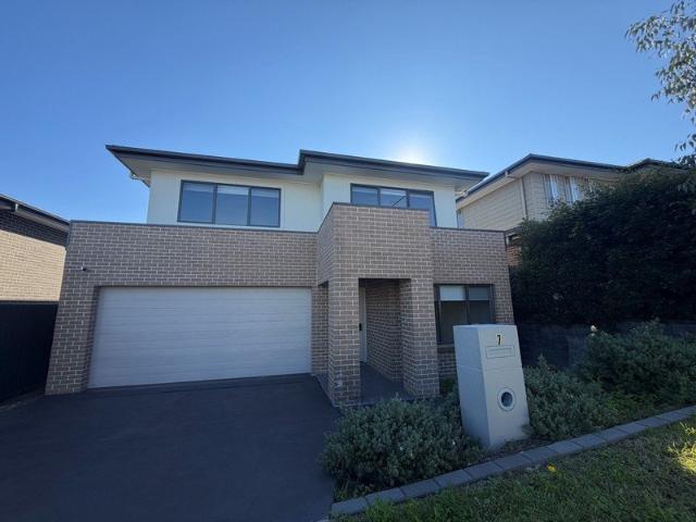 SPLENDID NEW EX DISPLAY HOME IN PERFECT FAMILY LOCALE