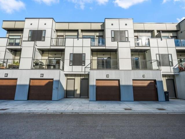 Splendid Spland Townhome – Katherine Road