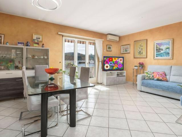 SPLENDIDO 4.5 LOCALI ULTIMO PIANO CON VISTA APERTA A STABIO