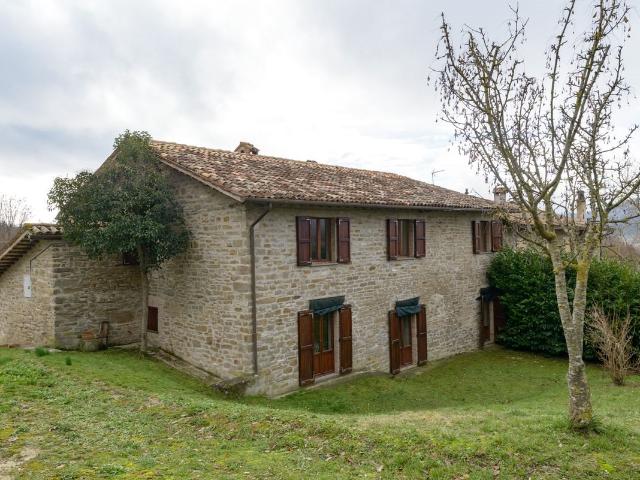 Splendido Casale Antisismico con Vista Panoramica – A 20 min. 142m² Gubbio