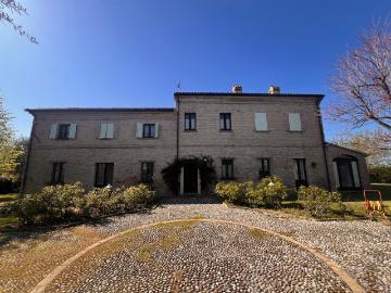 splendido casale disposto su due livelli 380m² Cartoceto