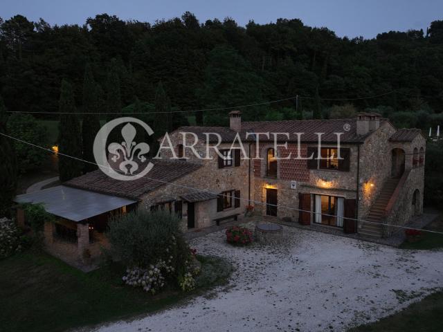 Splendido casale toscano in pietra ubicato sulle colline pis. 400m² Chianni
