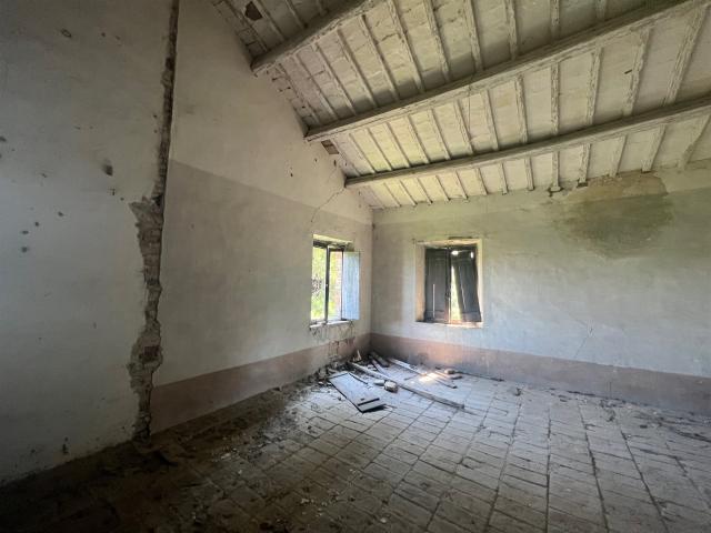 Splendido casolare da ristrutturare 310m² Mondavio