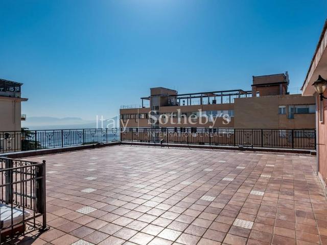 Splendido attico in villa con terrazzo panoramico
