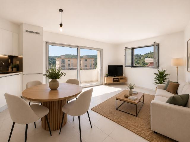 Splendido giardino privato, balcone vivibile, ambienti moderni in posizione tranquilla e senza spese condominiali