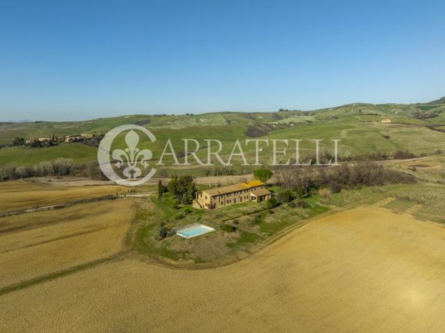 Volterra Splendido podere in pietra posto sulle dolci coll. 700m² Volterra