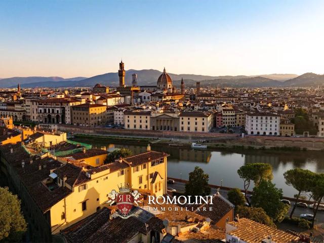 Splendido Palazzo Ristrutturato Con Vista Sul Centro Storico. 1496m² Firenze